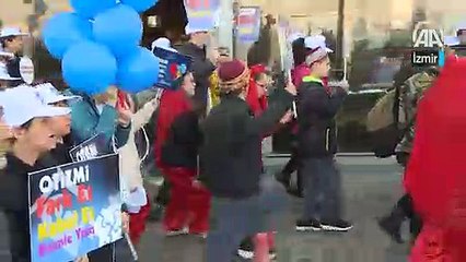 Otizme dikkat çekmek için yürüdüler