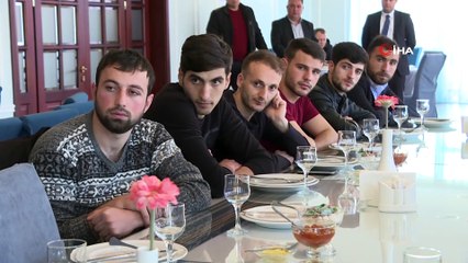 - Azerbaycan Diaspora Başkanı Gürcistan’da Öğrencilerle Bir Araya Geldi