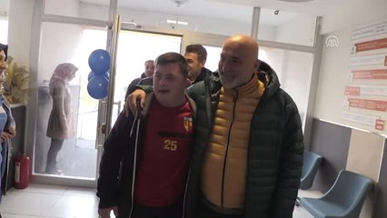 Teknik Direktör Hikmet Karaman'dan Otistik Çocuklara Ziyaret