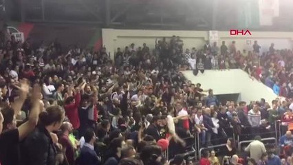 İzmir Otizmli Alptuğ, Tribünlerin Lideri Oldu, İzmir Marşı'nı Söyletti