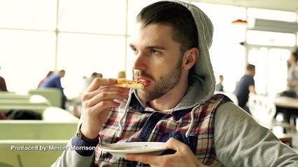 Little Girl Finds Perfect Giraffe-Shaped Mark on a Grape