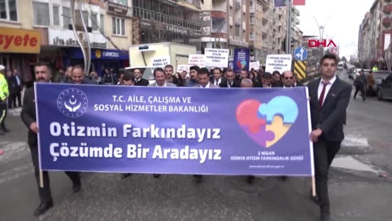 Hakkari'de, 'Otizm Farkındalık Günü' Yürüyüşü