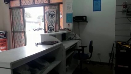 Ladrão leva celular em loja no Centro, mas deixa óculos em troca
