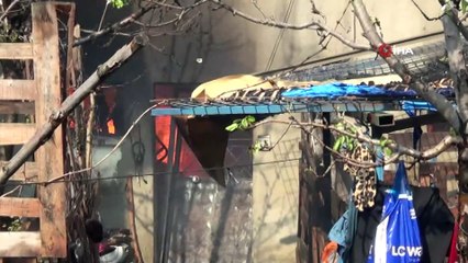 Bilecik'te 2 katlı kerpiçten ev tutuştu, alevler yandaki eve sıçradı