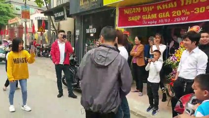 Khá BảnH Sang Quốc Oai Hà Nội Fan Vây Kín Tắc Đường Công An Giao Thông !