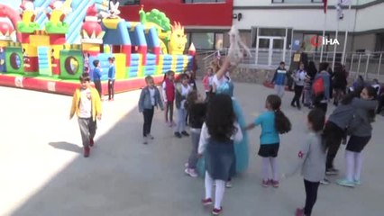 Otizmli Çocuklar Hayatlarında İlk Kez Bindikleri Mekanik Boğayla Eğlendi