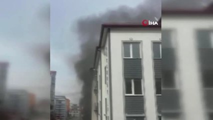 Mahalleliye Panik Yaşatan Yangında 4 Kişi Hastanelik Oldu