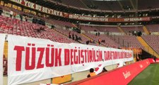 Türk Telekom Stadında Galatasaraylı Taraftarların Açtığı Pankartlar Dikkat Çekti