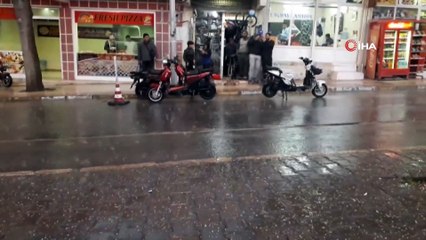 Aniden bastıran dolu caddeleri göle çevirdi, sürücüler zor anlar yaşadı