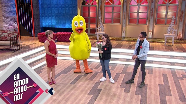 ¡Paola se aburrió en su cita pero cambió después de las flores! | Enamorándonos