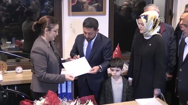 Nevşehir Belediye Başkanı Rasim Arı Mazbatasını Aldı