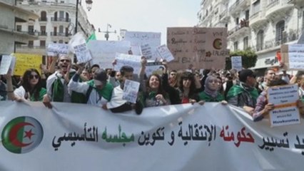 Estudiantes argelinos mantienen sus protestas contra Bouteflika