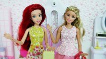 Disney Princesse Ariel la Sirène Barbie Chiot salle de Bains Douche de la Routine de la Nouvelle robe