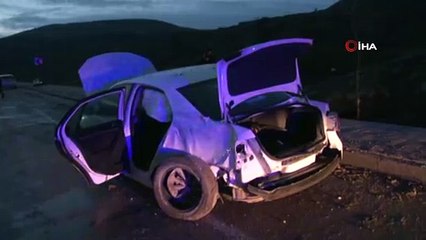 Otomobil direğe çarptı: 5 yaralı