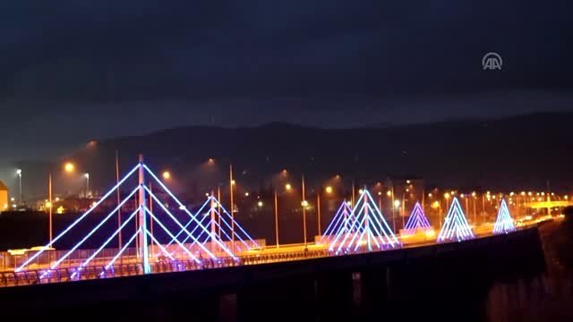 Otizm Farkındalık Günü'nde Çapakçur Viyadüğü Maviye Büründü
