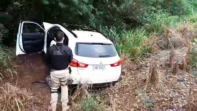 PRF apreende veículo carregado com maconha
