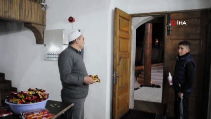 Şuhut'ta Miraç Kandilinde vatandaşlar ibadet için camilere akın etti