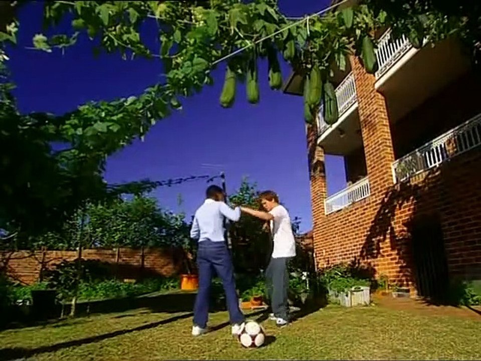 Backyard Science   S1E16   Scare Your Friends With a Monster in the Bag