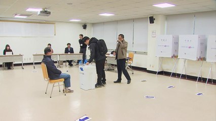 4·3 보궐선거 투표 시작...이어지는 투표 행렬 / YTN