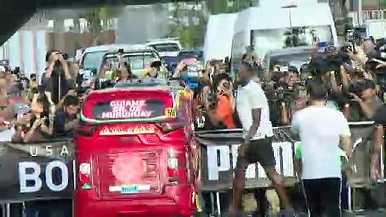 Usain Bolt vence a un mototaxi en exhibición en Perú