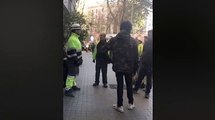 Barcelona, los delincuentes actúan en plena calle y la gente casi no se inmuta