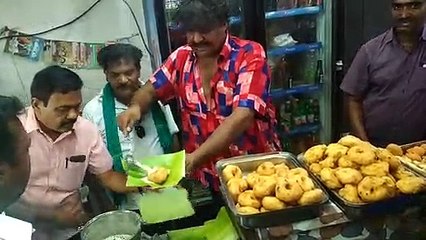 டீக்கடை வாசலில் பிரச்சாரம் செய்த மன்சூர் அலிகான்-வீடியோ