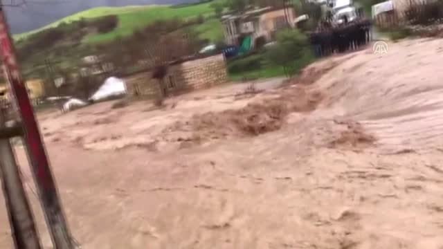 Kurtalan'da Sağanak Sele Neden Oldu