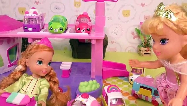 Cutie Voitures ! Elsa et Anna, les tout-petits s'amusent - Aurora est en colère - période de jeu station de jeux mini voitures