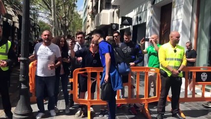 Concentración del Valencia CF ante el Real Madrid