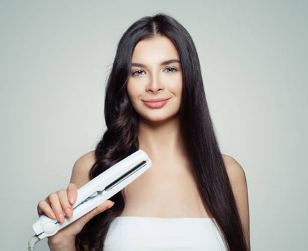 Cheveux plats : 5 astuces pour leur donner du volume