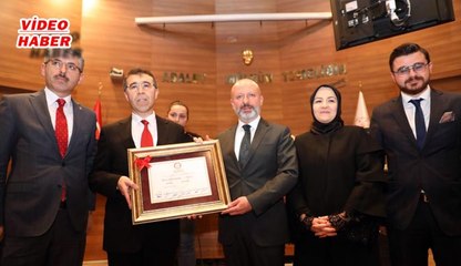 (3 Nisan 2019) MAZBATASINI ALAN BAŞKAN ÇOLAKBAYRAKDAR “HERKESİN BELEDİYE BAŞKANI OLACAĞIZ”