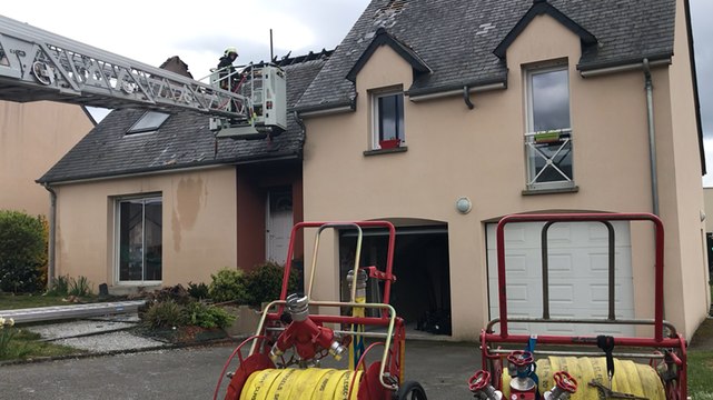 Un pavillon en partie détruit par les flammes dans la résidence de la Baudrairie