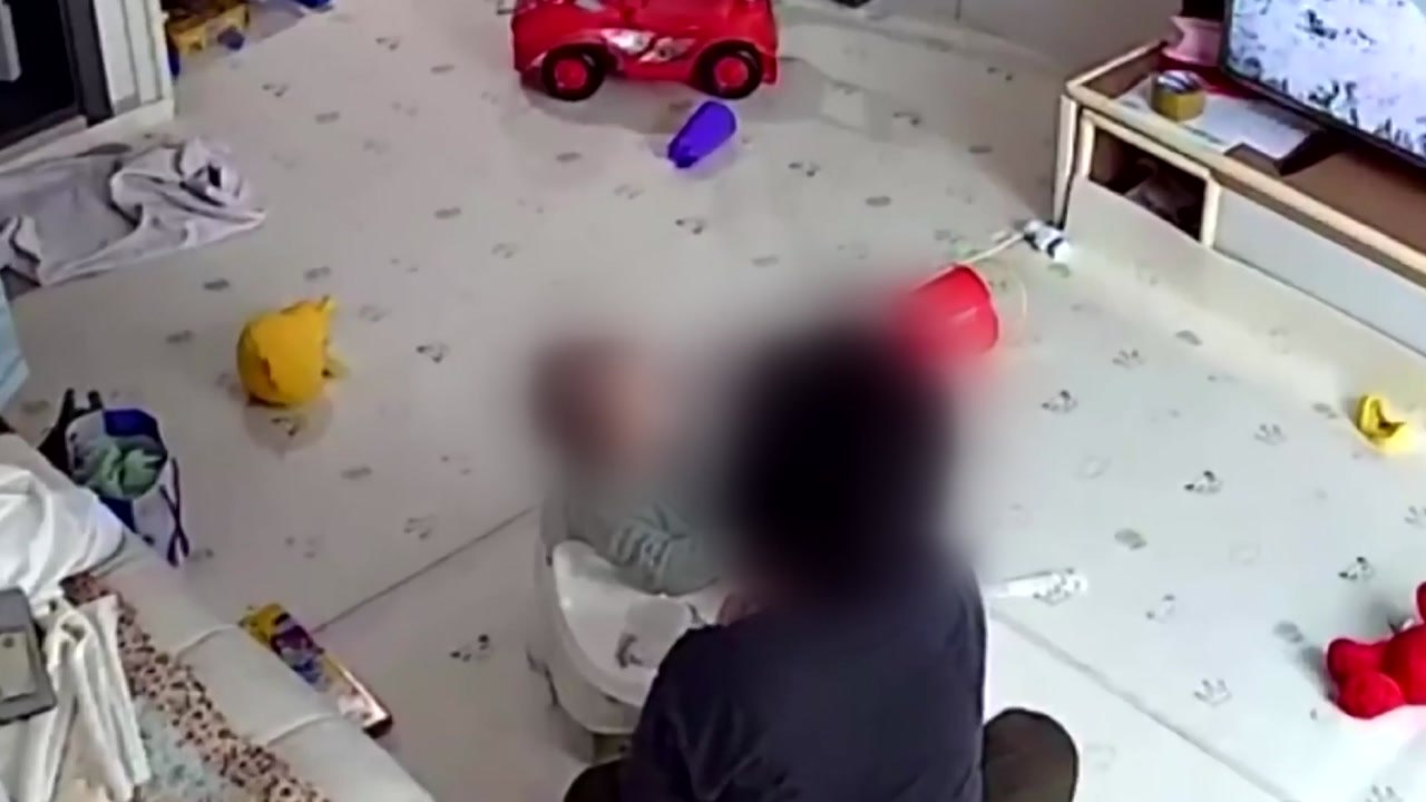 '영아 학대' 돌보미, 보름 새 무차별 학대..."짜증 나게 해서" / YTN