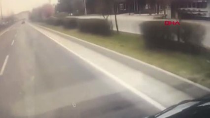 Bolu Yola Fırlayan Kadını Gördü, Aniden Direksiyonu Kırdı, O Anlar Kamerada
