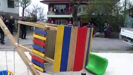 Yıkılan çocuk parkını belediye yeniledi - ZONGULDAK