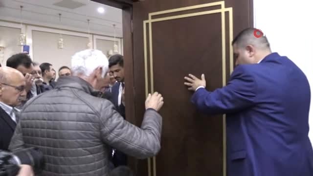 MHP'li Başkan Sarı'nın İlk İşi Makam Kapısını Söktürmek Oldu