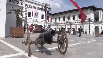 Göreve Başladığı Gün Makam Odasının Kapısını Söktürdü