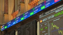 El Ibex 35 defiende los 9.400 puntos en la media sesión