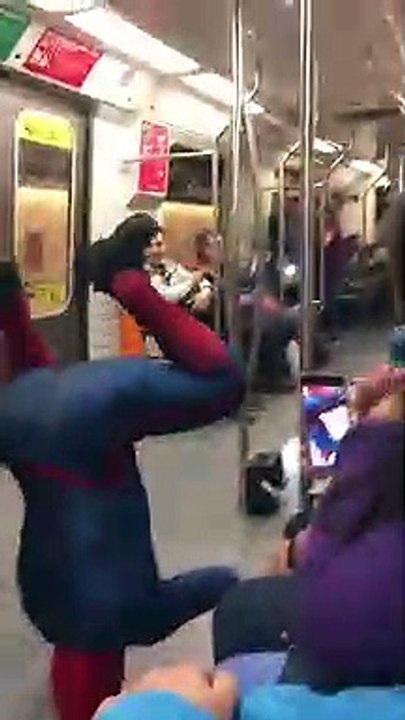 Spiderman bailando