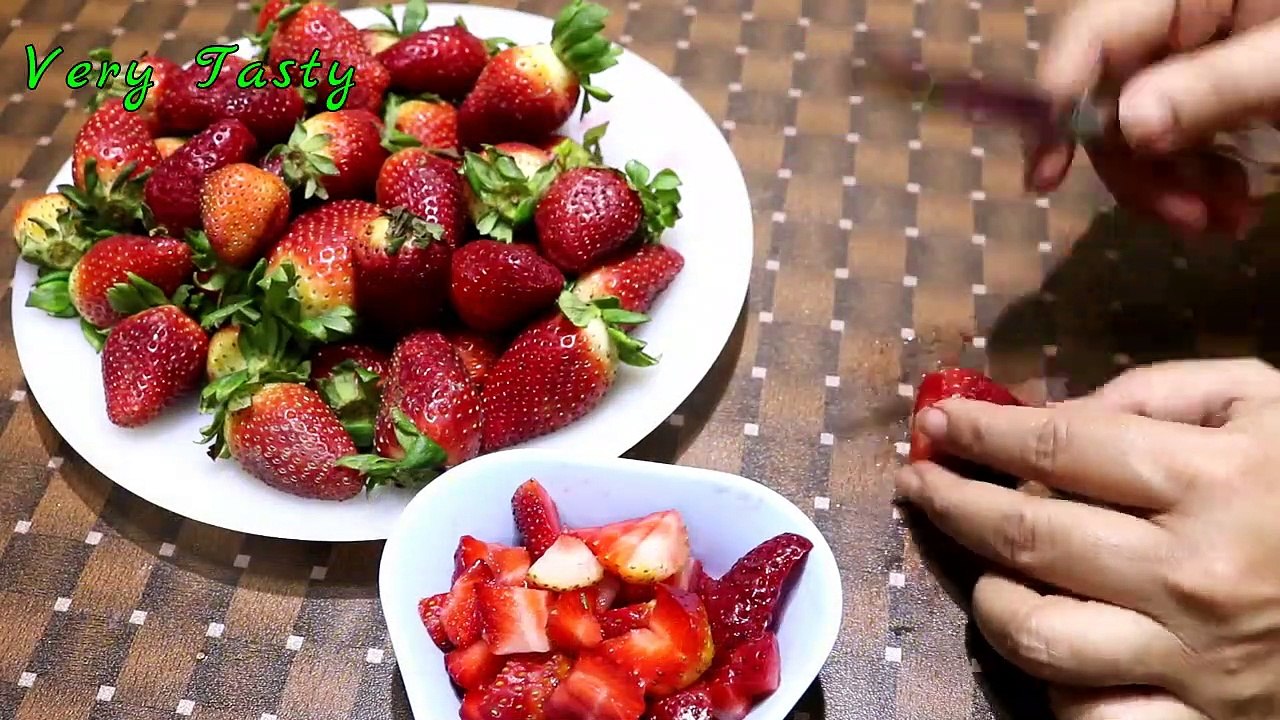 Food Fusion _ Food Fusion Recipes _ Strawberry Cake Recipe With Jam _ Cooking Recipes In Urdu