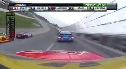 Ecoutez le bruit des moteurs de ces voitures de course, ça ne fait pas rêver !