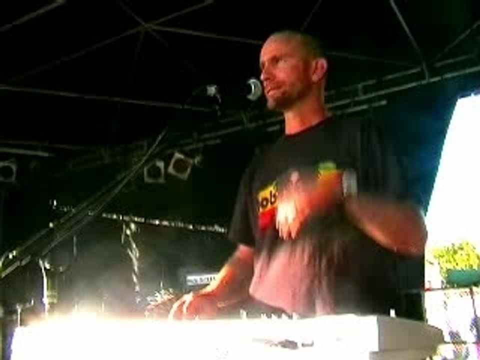 Live reggae New DVD Burnin' and lootin'