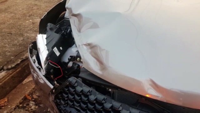 HB20 e Palio batem em cruzamento no Bairro Neva