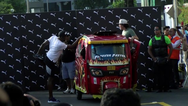 Usain Bolt fait la course contre un moto-taxi à Lima (2)