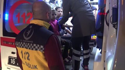 Bursa'da Otobüs Hafif Ticari Araca Çarptı, 4 Çocuk Yaralandı