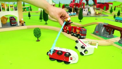 Le Train des Jouets: Camion de pompiers, Voitures de Police, des Tracteurs Et des Bois de chemin de Fer Véhicules-Jouets pour les Enfants | Gertie S. Bresa