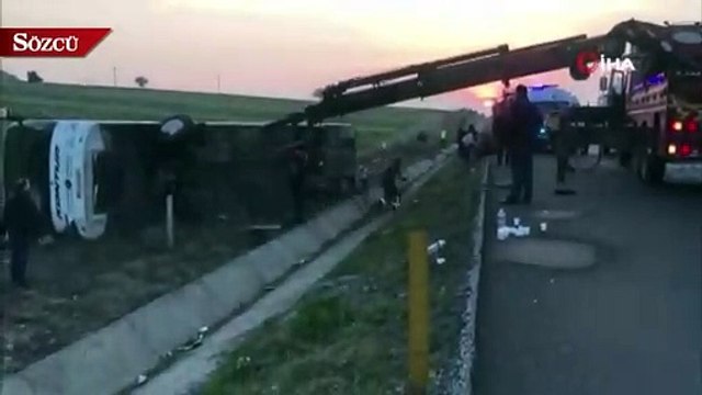 Çardak'da otobüs şarampole yuvarlandı, çok sayıda yaralı var