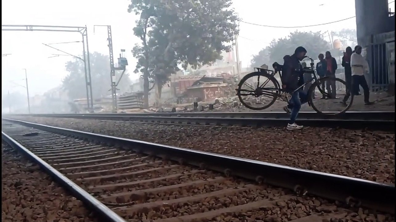 Fog Slow down Gatiman Express Speed