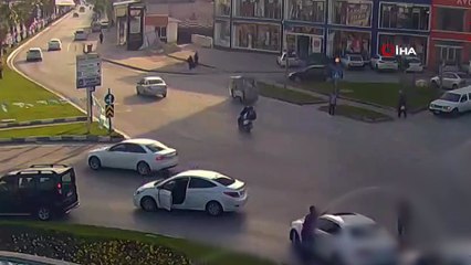 Polisten aksiyon filmlerini aratmayan hareket... Uçan polis torbacıya böyle geçit vermedi