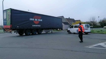 Mouscron : un camion a perdu sa remorque à l’intersection des avenues Mozart et de Rheinfelden